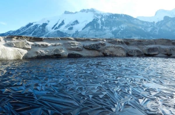 Замръзнало езеро в Швейцария.