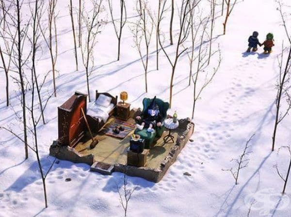 Хензел и Гретел си тръгват нахранени.