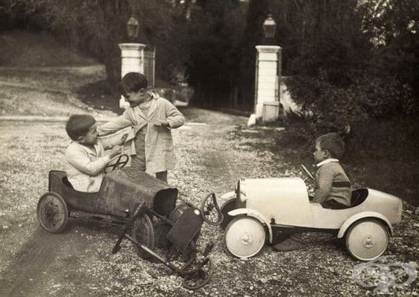 Игра с детски автомобили, 1935г.