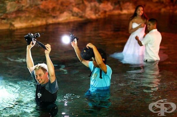 33 сватбени снимки доказват, че фотографите са забавни