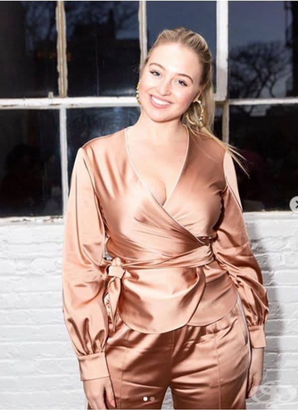 Топ модел plus size показва как да изглеждат пленителни жените с пищни форми