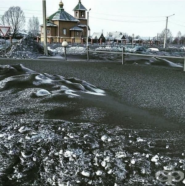 Снимка от Сибир, където вали не бял, а черен сняг.
