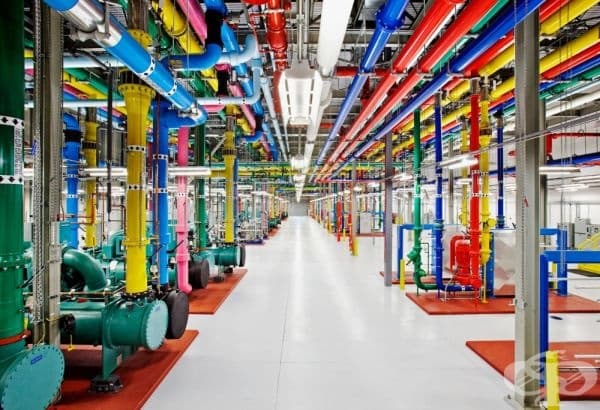 Вътрешността на един от центровете за данни на Google.