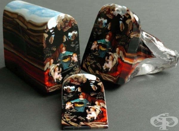 Това е така нареченото Murrin - италиански термин за цветови модели или изображения, направени в дълго стъклено тяло. Картината се разкрива, когато стъклената форма се нареже на напречни сечения.