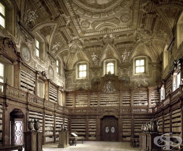 Държавна библиотека "Oratoriana" Girolami, Неапол, Италия.