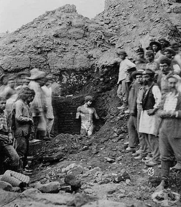 Откриването на статуята Antinous в Гърция, 1894 г.