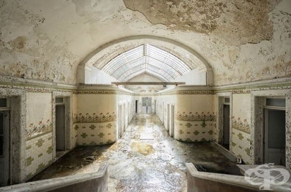 Изоставени термични бани във Франция.