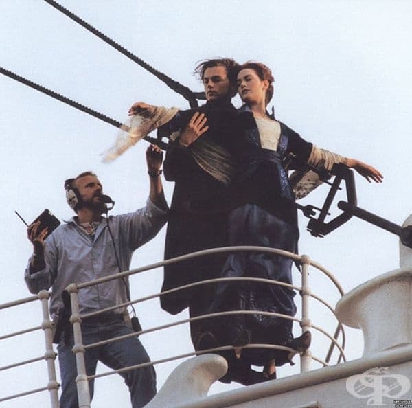 Кейт Уинслет и Леонардо Ди Каприо създават така известната сцена от филма "Titanic" през 1997 г.