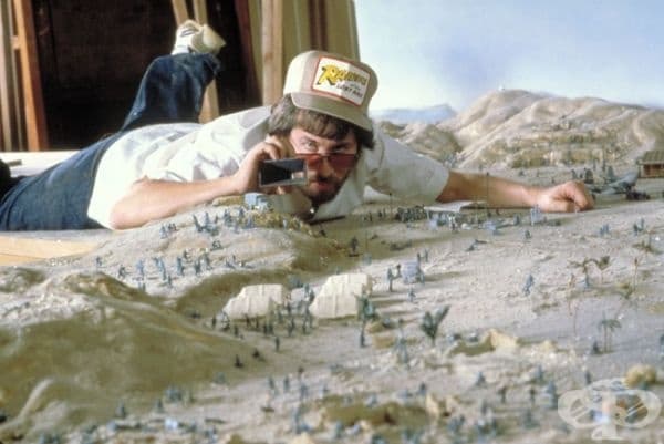 Стивън Спилбърг по време на заснемането на "Индиана Джоунс", 1980г.