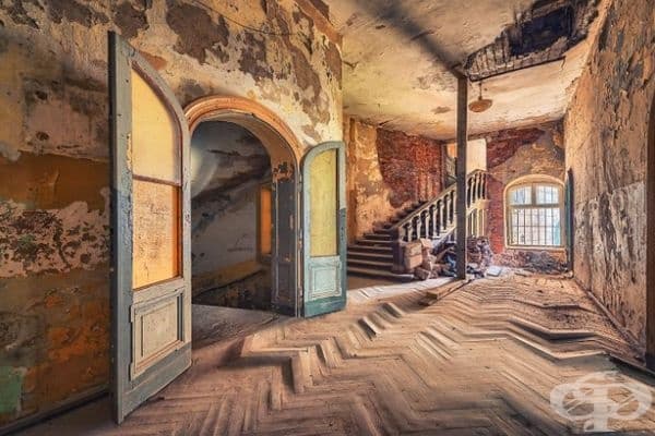 30 снимки разкриват красотата на изоставени сгради от цял свят