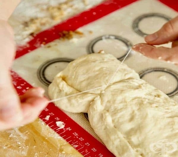 Бърз начин да нарежете тесто. Това може да се случи лесно с конци за зъби.