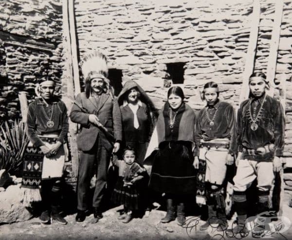 Алберт Айнщайн с индианци от племето Хопи, 1922 г.