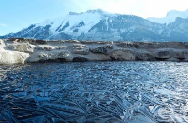 Замръзнало езеро в Швейцария.