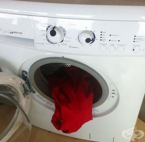 Червено и бяло едновременно не си подхожда.