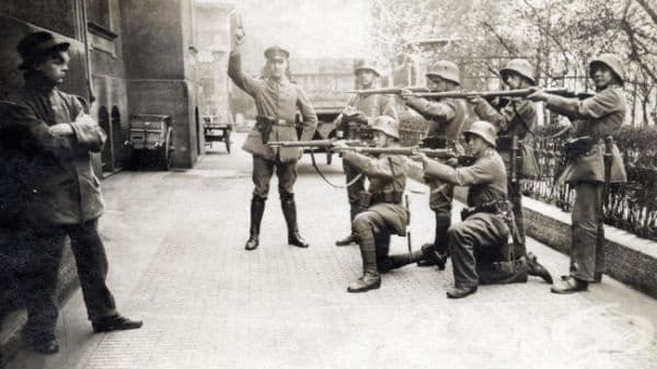 Екзекуция на комунист, Германия, 1919.