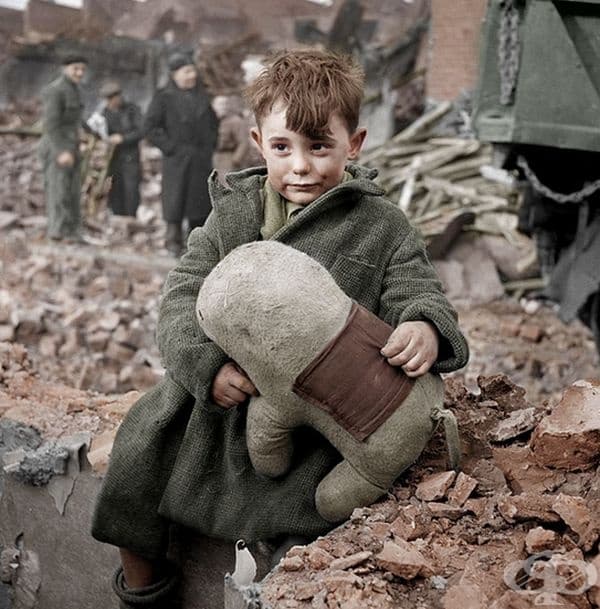 Дете - сирак в Лондон, 1945 г.