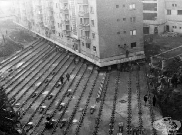7600-тонен многоетажен жилищен блок е преместен, за да бъде разширена улица в румънския град Алба Юлия, 1987г.