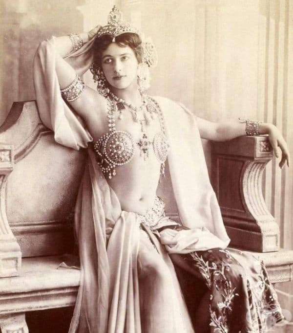 Мата Хари, 1910.