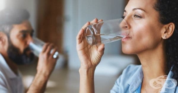 Пийте повече вода. Тя е полезна за работата на мозъка, особено при хората, който отказват цигарите.