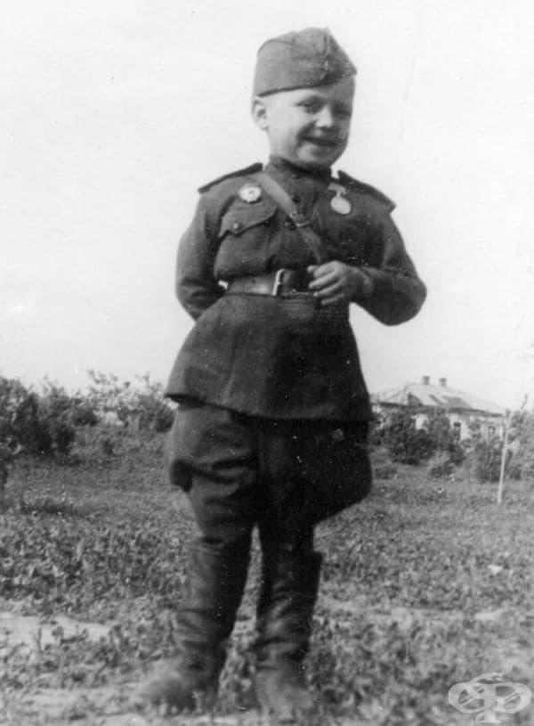 Шестгодишният Серьожа Алешков, син на режима, 1942.
