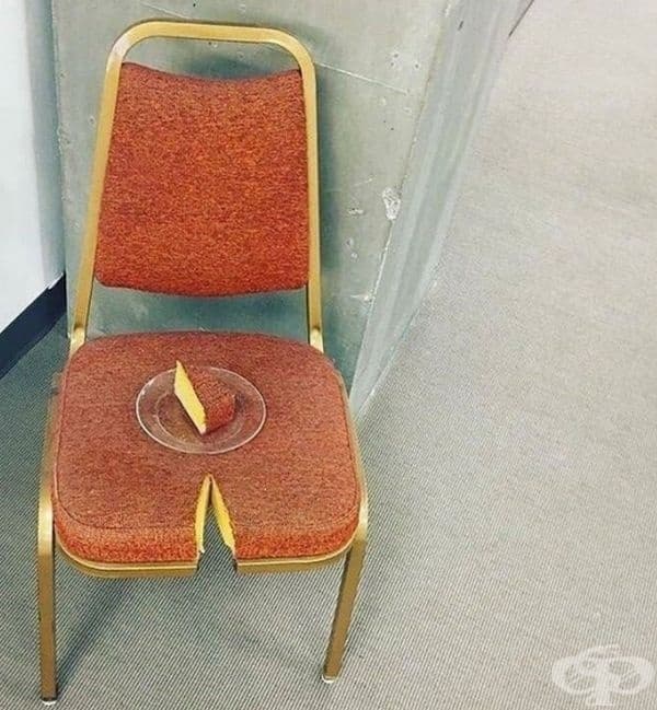 Когато си огладнял зверски по време на съвещание.