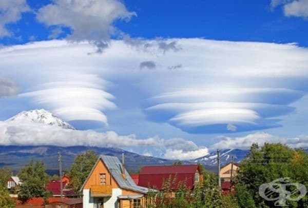 Лентикулярни (лещовидни) облаци.