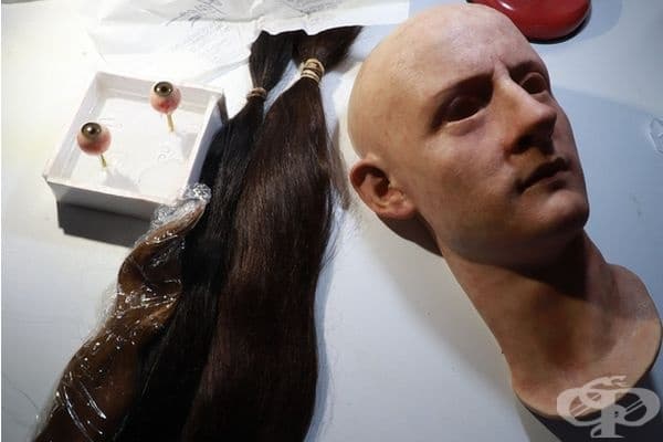За изработката са използвани силикон, акрил и естествена коса.