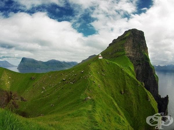 Фарът Калур на Фарьорските острови.