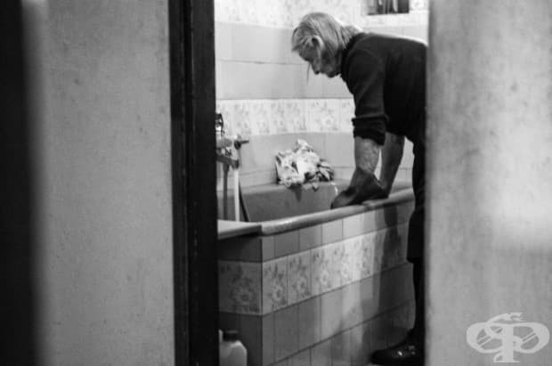 Един ден от живота на 83-годишна баба във фермата в снимки