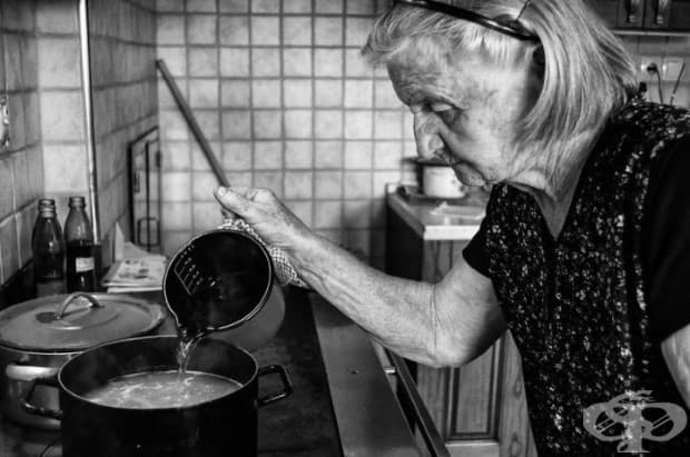 Един ден от живота на 83-годишна баба във фермата в снимки