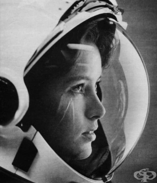 Астронавката Анна Лий Фишър на корицата на списание Life през 1985 г. Тя е първата майка в космоса.