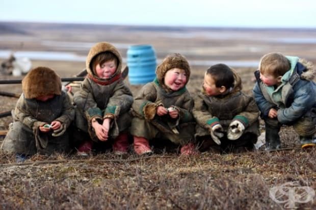 Деца, които живеят в Арктичния кръг. Полуостров Тазов, Русия.
