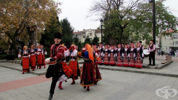 В ритъма на българската народна музика.