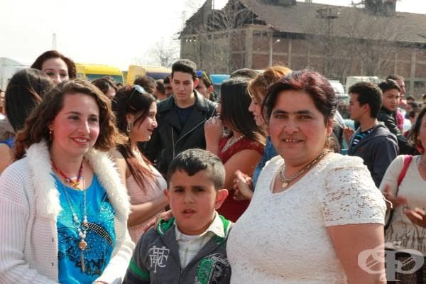 По стара ромска традиция: Пазар за булки в Стара Загора