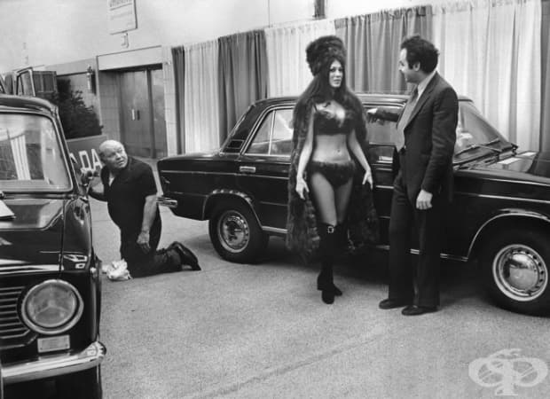 Модел на бельо представя ЛАДА на моторшоуто в Ню Йорк, 1973 г.