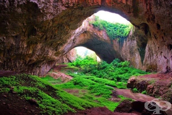 Деветашката пещера, България