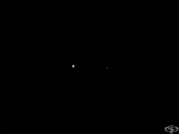 Земята и Луната, снимани от 9.6 милиона километра.