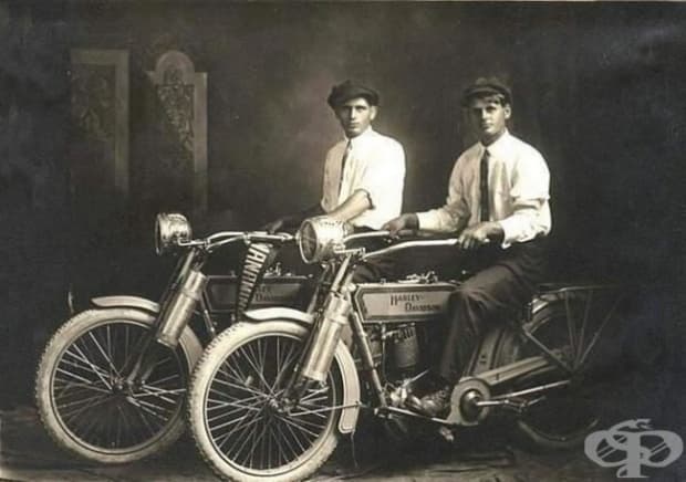 Уилям Харли и Артър Дейвидсън, основателите на компанията Harley Davidson