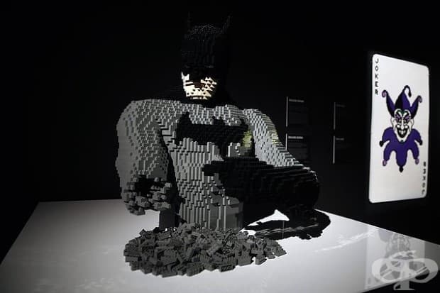 25 скулптури на Ди Си комикс герои, пресъздадени чрез милиони LEGO парчета!