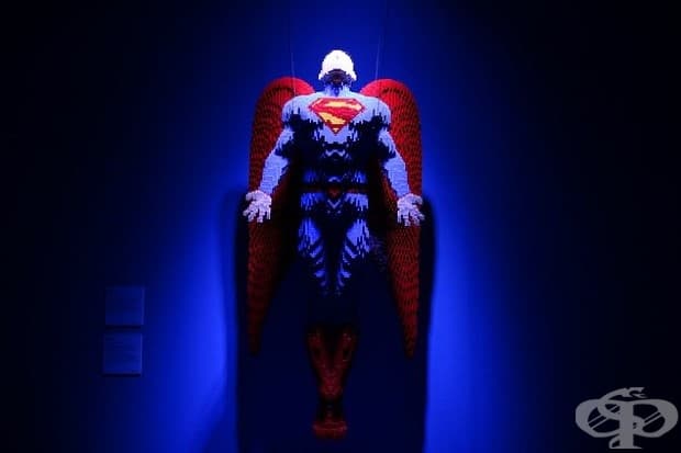 25 скулптури на Ди Си комикс герои, пресъздадени чрез милиони LEGO парчета!