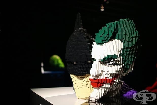 25 скулптури на Ди Си комикс герои, пресъздадени чрез милиони LEGO парчета!