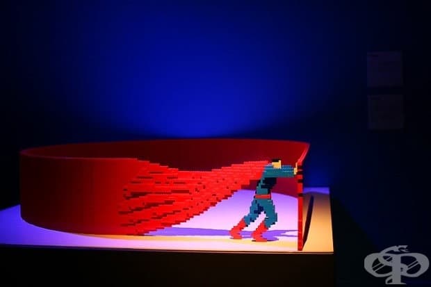 25 скулптури на Ди Си комикс герои, пресъздадени чрез милиони LEGO парчета!
