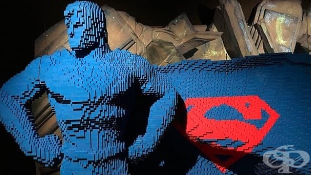 25 скулптури на Ди Си комикс герои, пресъздадени чрез милиони LEGO парчета!