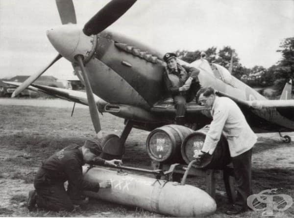 13 юни 1944 г.: английска пивоварна дарила непастьоризирана бира на английските части, биещи се в Нормандия; използвали уникален начин за доставки – закрепяли ги под крилата на военните самолети Spitfire, които ги доставяли на бойното поле. Летенето на 3