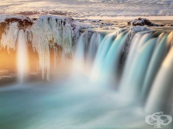 Водопад в Исландия.