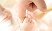 Според учени теглото на бебето при раждане е свързано с развитието на алергии в детска възраст