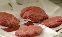 Близо една трета от мляното пилешко месо може да е замърсено със салмонела
