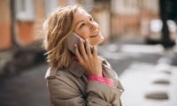 Употребата на мобилни телефони не причинява рак на мозъка