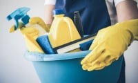Хиляди почистващи препарати е възможно да съдържат опасни вещества