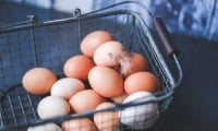 Възможно ли е човек да се зарази с птичи грип от яйца и мляко